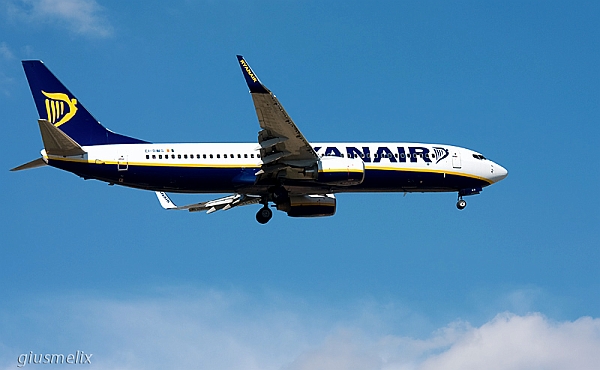 Elmas - Atterraggio RyanAir (40D_7418_1rid).jpg